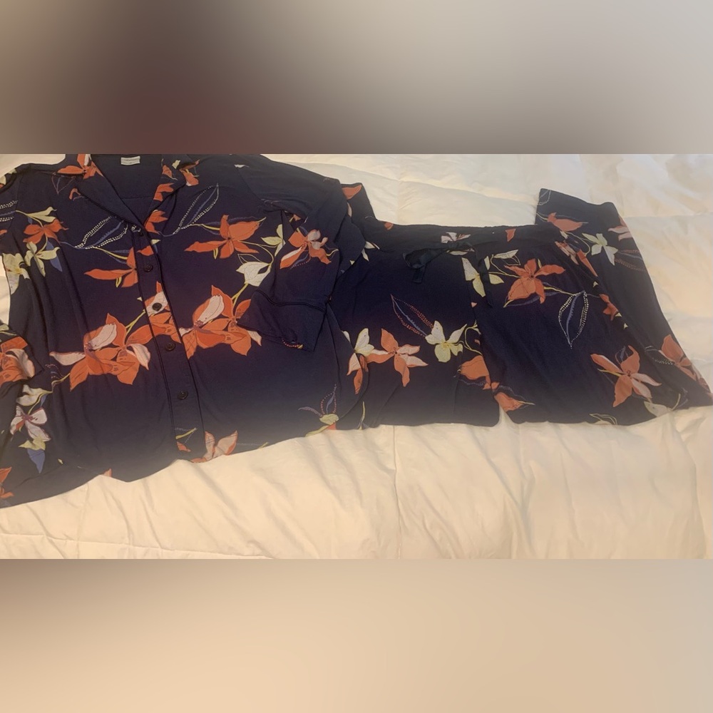 Soma women’s  Navy and Orange Floral 2 Piece PJ size Med